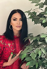 Ukrainian mail order bride Alesia from Uzhhorod with black hair and brown eye color - image 2