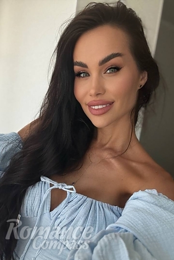 Ukrainian mail order bride Hanna from Vinnytsia with brunette hair and grey eye color - image 1