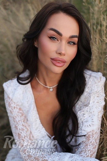 Ukrainian mail order bride Hanna from Vinnytsia with brunette hair and grey eye color - image 1