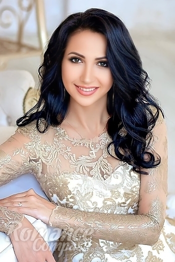 Ukrainian mail order bride Anna from Kyiv with light brown hair and brown eye color - image 1