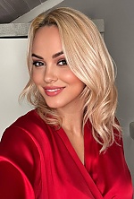 Ukrainian mail order bride Nadiia from Munich with blonde hair and green eye color - image 4