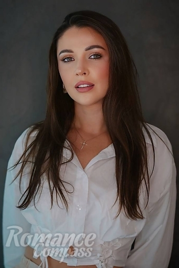 Ukrainian mail order bride Ruslana from Los Angeles with brunette hair and green eye color - image 1