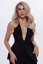 Ukrainian mail order bride Oksana from New York with blonde hair and green eye color - image 8