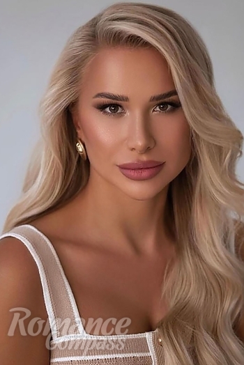 Ukrainian mail order bride Oksana from New York with blonde hair and green eye color - image 1