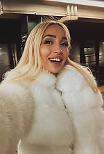 Ukrainian mail order bride Lucia from Chicago with blonde hair and hazel eye color - image 7