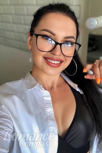 Ukrainian mail order bride Angelina from Istanbul with brunette hair and green eye color - image 1