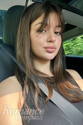 Ukrainian mail order bride Elizabet from Ternopil with brunette hair and brown eye color - image 1