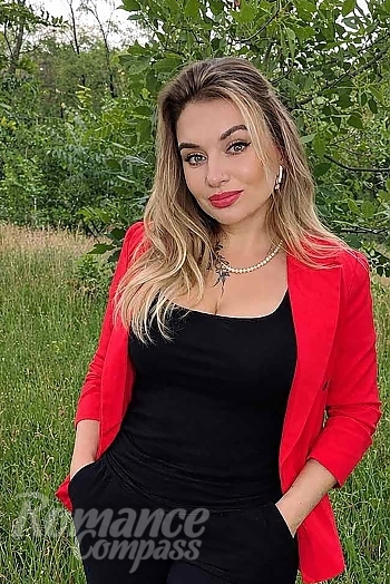 Ukrainian mail order bride Alisa from Kyiv with blonde hair and grey eye color - image 1