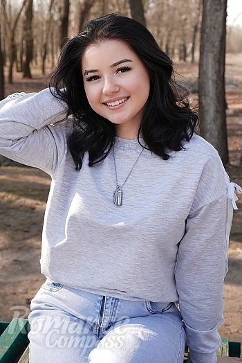 Ukrainian mail order bride Veronika from Cherkasy with black hair and brown eye color - image 1