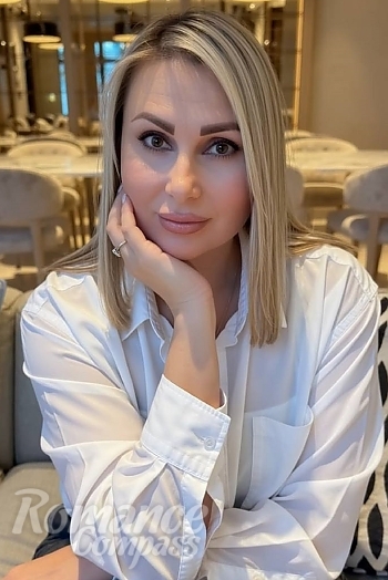Ukrainian mail order bride Aleona from Amsterdam with blonde hair and green eye color - image 1