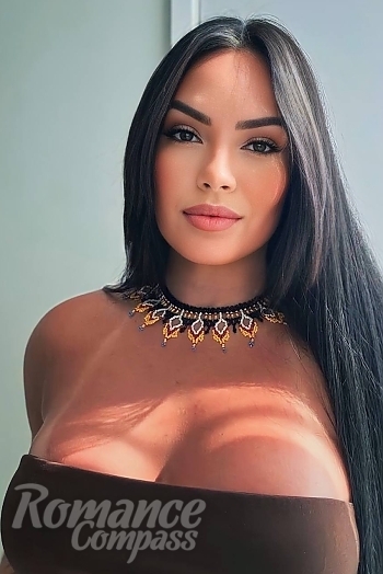 Ukrainian mail order bride Larissa from Manaus with black hair and black eye color - image 1