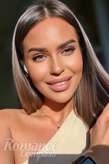 Ukrainian mail order bride Antonina from Chisinau with brunette hair and brown eye color - image 1