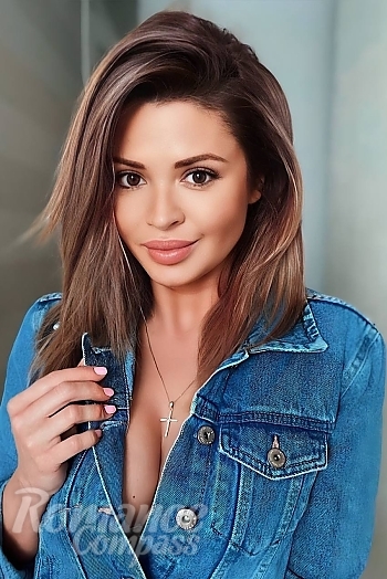 Ukrainian mail order bride Yuliia from Kyiv with blonde hair and grey eye color - image 1