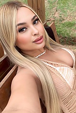 Ukrainian mail order bride Laura from Salvador with light brown hair and brown eye color - image 6