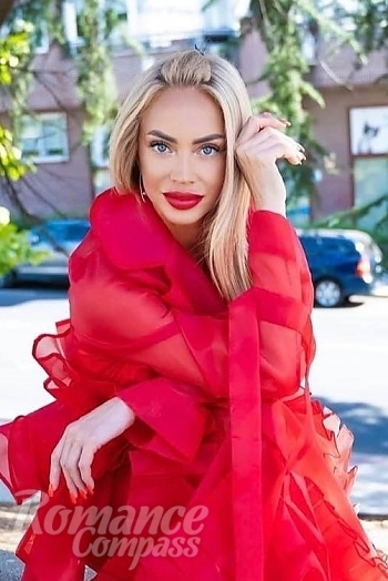 Ukrainian mail order bride Oksana from Los Angeles with blonde hair and blue eye color - image 1