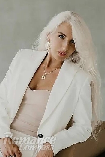 Ukrainian mail order bride Vladlena from Los Angeles with blonde hair and grey eye color - image 1