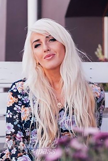 Ukrainian mail order bride Vladlena from Los Angeles with blonde hair and grey eye color - image 1