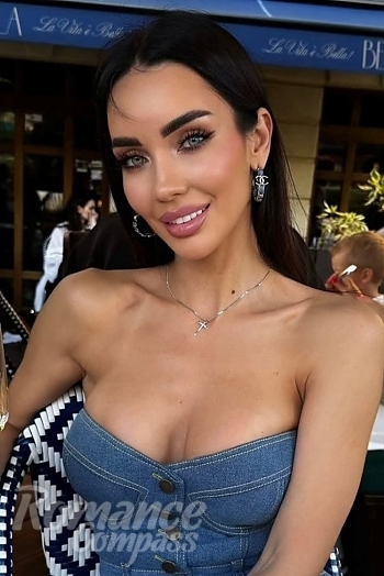 Ukrainian mail order bride Zhanna from Dnipro with brunette hair and green eye color - image 1