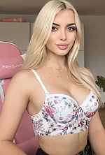 Ukrainian mail order bride Daryna from Warsaw with blonde hair and hazel eye color - image 5