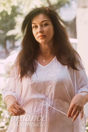 Ukrainian mail order bride Nina from Kiyiv with light brown hair and blue eye color - image 1