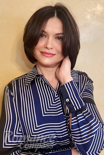 Ukrainian mail order bride Larysa from Kiyiv with light brown hair and brown eye color - image 1