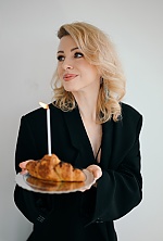 Ukrainian mail order bride Yulia from Valencia with blonde hair and blue eye color - image 4