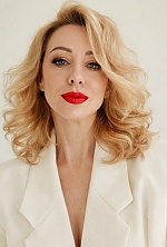 Ukrainian mail order bride Yulia from Valencia with blonde hair and blue eye color - image 5