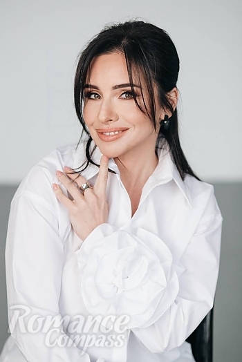 Ukrainian mail order bride Nataliia from Kiyiv with black hair and blue eye color - image 1