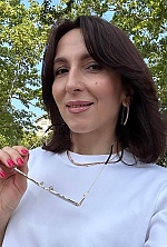 Ukrainian mail order bride Iryna from Gualdo Tadino with brunette hair and brown eye color - image 2