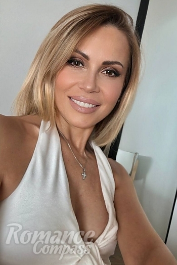 Ukrainian mail order bride Marina from Valencia with blonde hair and brown eye color - image 1