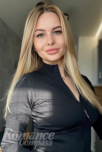 Ukrainian mail order bride Nataliia from California with blonde hair and brown eye color - image 1