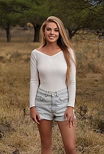 Ukrainian mail order bride Lyudmila from Kyiv with blonde hair and green eye color - image 4