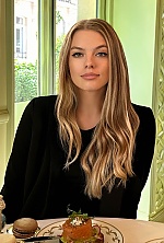 Ukrainian mail order bride Lyudmila from Kyiv with blonde hair and green eye color - image 2