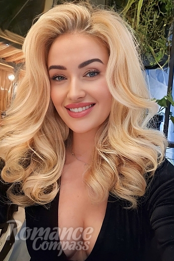 Ukrainian mail order bride Hanna from Kyiv with blonde hair and green eye color - image 1