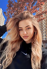 Ukrainian mail order bride Diana from Odesa with blonde hair and green eye color - image 2