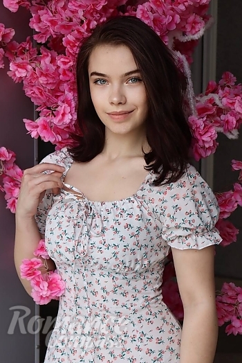 Ukrainian mail order bride Daryna from Ivano-Frankivsk with light brown hair and green eye color - image 1