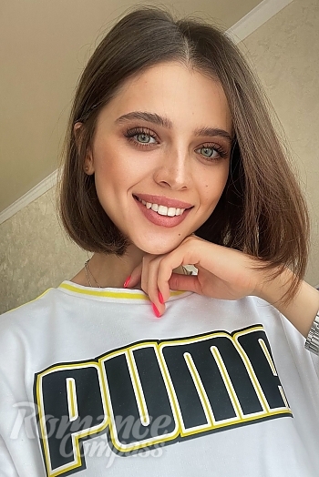 Ukrainian mail order bride Yana from New Orleans with brunette hair and hazel eye color - image 1