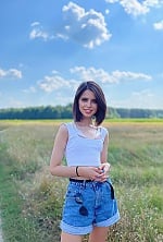 Ukrainian mail order bride Yana from New Orleans with brunette hair and hazel eye color - image 2