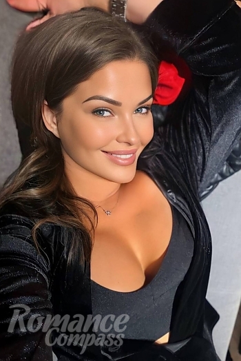 Ukrainian mail order bride Vera from Miami with light brown hair and blue eye color - image 1