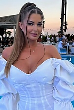 Ukrainian mail order bride Vera from Miami with light brown hair and blue eye color - image 15