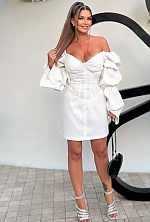 Ukrainian mail order bride Vera from Miami with light brown hair and blue eye color - image 2