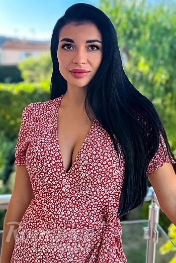 Ukrainian mail order bride Marina from Kyiv with black hair and brown eye color - image 1