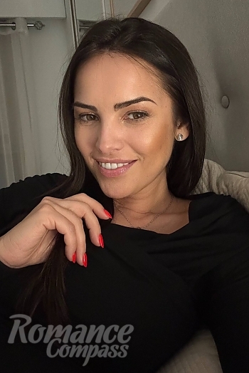 Ukrainian mail order bride Daria from Benidorm with light brown hair and hazel eye color - image 1