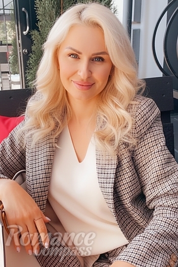 Ukrainian mail order bride Eva from Dubai with blonde hair and hazel eye color - image 1
