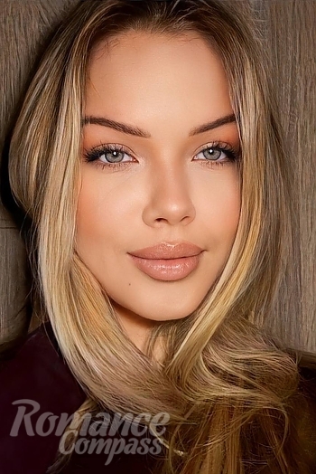 Ukrainian mail order bride Daria from Kyiv with blonde hair and green eye color - image 1