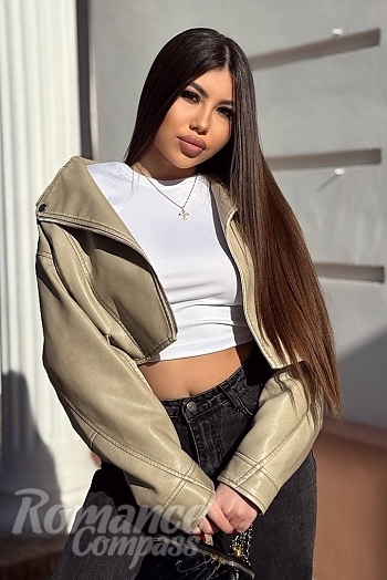 Ukrainian mail order bride Nadya from Sumy with black hair and green eye color - image 1