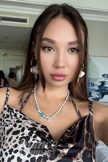 Ukrainian mail order bride Kamilla from Almaty with brunette hair and brown eye color - image 1