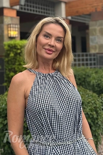 Ukrainian mail order bride Natalya from Phoenix with blonde hair and green eye color - image 1