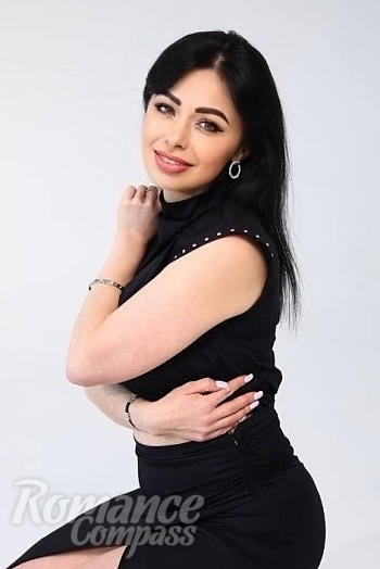 Ukrainian mail order bride Tetiana from Mykolayiv with black hair and green eye color - image 1