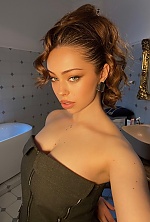 Ukrainian mail order bride Oleksandra from Kyiv with light brown hair and green eye color - image 4